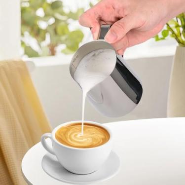 Imagem de Jarro de espuma de leite de 590 ml, copo de espumador de metal de aço inoxidável para máquina de café expresso e cappuccino, jarro de acessórios de arte a vapor para barista latte com escala