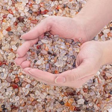 Imagem de EZEELAI Pedras trituradas de ágata branca lascas de cristal a granel 1,4 kg, pedras trituradas naturais caídas a granel para enchimento de vasos, pedras de cascalho de aquário, decoração de plantas