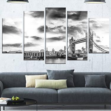 Imagem de Designart Arte de parede de metal panorama vista preta e branca de Londres, 60 x 32 – 5 painéis em forma de diamante