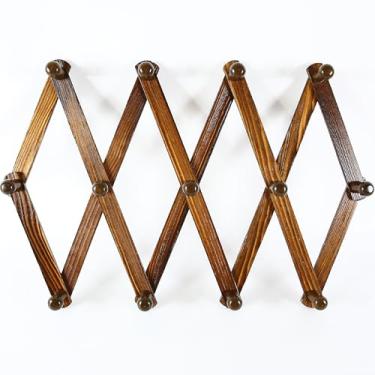 Imagem de AITUFIY Cabide expansível de parede estilo acordeão para chapéu cabide de caneca de café 13 pinos de madeira/ganchos para pendurar bolsa para chave, guarda-chuva, gravata (marrom)