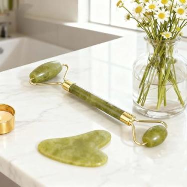 Imagem de Conjunto de ferramentas faciais Gua Sha e rolo de jade, rolo facial de pedra natural para cuidados com a pele, kit de massagem facial de 2 peças com caixa de presente