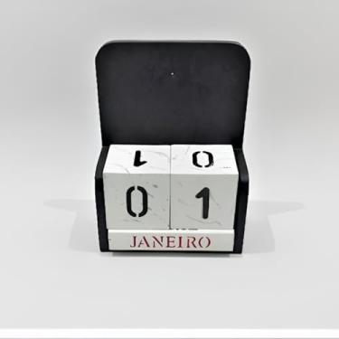 Imagem de Calendário Permanente de Mesa em MDF e Madeira, Cubo Decorativo para Escritório.