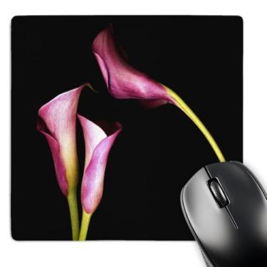Imagem de 3dRose LLC 20,3 x 20,3 x 0,25 cm, 3 flores de cala rosa em mouse pad preto (mp_59718_1)