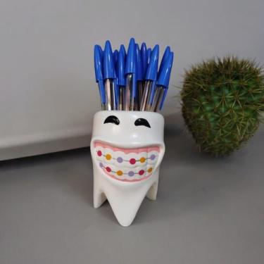 Imagem de Vasinho ou porta caneta Dente com Aparelho Dentista Ceramica - Decore 
