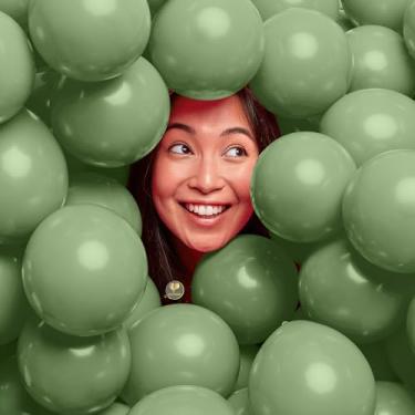 Imagem de Balões biodegradáveis AFTERLOON verde abacate de 12,7 cm, pacote com 100, cor sólida, espesso, extra forte, látex hélio, boia de hélio para chá de bebê, arco de guirlanda de revelação de gênero, decoração de festa de aniversário de casamento