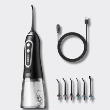 Imagem de JetFloss Irrigador Oral, Bivolt (voltagem global 110v a 240v), Capacidade do reservatório de 300ml, Produto à prova d'água, Carregamento cabo USB, Frequência de pulso 1400 vezes/minuto, Pressão da água 40 a 90 psi, Modos de jato leve, médio, alto e pulsar, Recomendado para adolescentes e adultos (Preto)