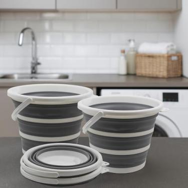 Imagem de Kit 2 Baldes Dobráveis 10 Litros em Silicone Balde Dobravel Retrátil Portátil Compacto Multiuso para Limpeza Lavanderia Camping e Viagem Resistente E Multifuncional