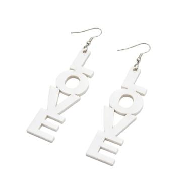 Imagem de Brincos femininos de dia dos namorados, brincos de acrílico L-O-V-E com pingente de letra gota para ela, brinco de resina longo amor vermelho exagerado, joia moderna do dia dos namorados, one size