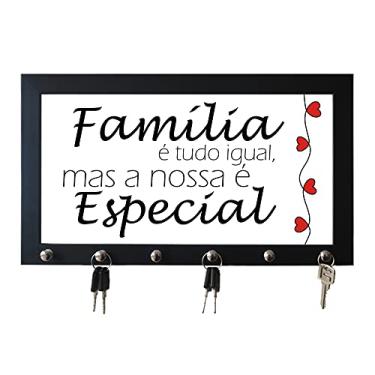 Imagem de Porta Chaves com Moldura com 6 ganhos Família é Tudo Igual Mas a Nossa é Mais Legal (Preto)