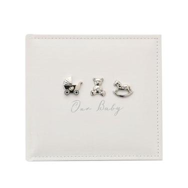 Imagem de Happy Homewares Adorável álbum de fotos de tecido de linho Bambino com 3 decorações de ícones - Comporta 100 impressões de 10 x 15 cm - Nosso bebê - Perfeito para novos pais ou um chá de bebê