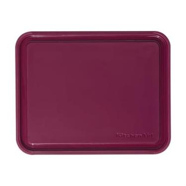 Imagem de KitchenAid Tábua de corte de plástico clássica com trincheira de perímetro e bordas antiderrapantes, pode ser lavada na lava-louças, 20 x 25 cm, beterraba