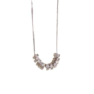 Imagem de DIAMANTIO Colar minimalista com pingente de barra banhado a prata para mulheres – Berloques elegantes de tubo texturizado martelado em corrente de cobra – Joias modernas para uso diário e presente