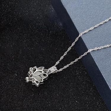Imagem de Colar feminino luminoso que brilha no escuro com pingente de flor de lótus em forma de flor de lótus, 45cm, Metal metal Pedra fluorescente, Sem Pedra Preciosa