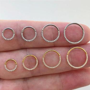 Imagem de Argola clicker de titânio com zircônias frontais - no-brand