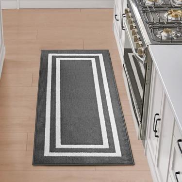 Imagem de Jean Pierre – Tapete tufado – Tapete de borda de linha dupla – Decoração de casa moderna – Tapete lavável – Tapete de destaque para entrada e corredor – Mede 66 cm x 152 cm – Cinza escuro e branco