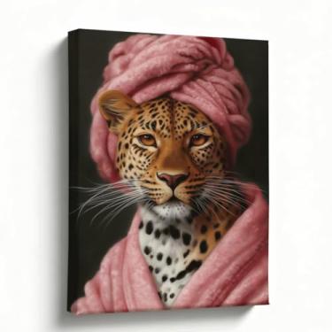 Imagem de Arte em tela de leopardo de luxo em roupão rosa - 20 x 25 cm elegante arte de leopardo para decoração de sala de estar, quarto e escritório - Arte animal elegante em tela