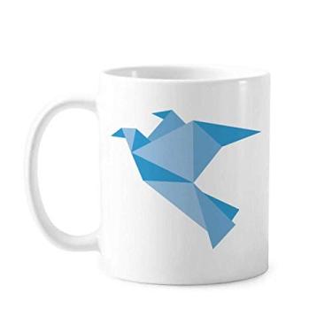 Imagem de Caneca de cerâmica Origami com estampa de pombo azul abstrato xícara de porcelana café louça