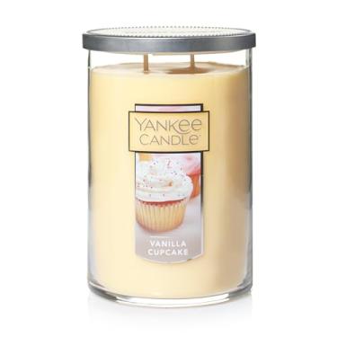 Imagem de Yankee Candle Vela clássica perfumada de cupcake de baunilha com 2 pavios de 623 g com mais de 75 horas, ideal para presentear