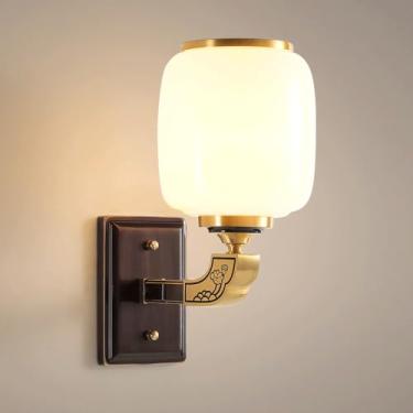 Imagem de MINJING Luminária de parede de latão moderna, luz de parede de cobre pós-moderna com persiana de tambor de vidro branco leite, luminária elegante para decoração de casa para sala de estar