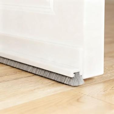 Imagem de Tira de vedação da escova inferior da porta com escova que evita poeira, bloqueador de borracha, à prova de insetos, reduz o ruído, tiras de vedação autoadesivas (branca)