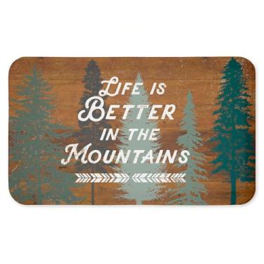 Imagem de Tapete antifadiga retrô rústico Better In Mountains, tapete ergonômico acolchoado para cozinha e pé com suporte antiderrapante, tapete confortável ecológico, design por Lula Bijoux & Co., 76 x 45 cm