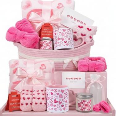 Imagem de Zopeal Cesta de presente de dia dos namorados para ela, conjunto de presentes românticos, caneca, meias felpudas, conjunto de faixas de cabelo, cobertor e cartão de amor, presente de spa de