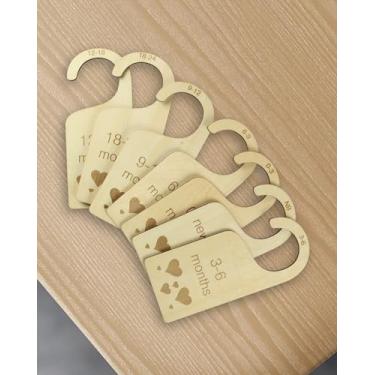 Imagem de 7 peças divisórias de armário de bebê para roupas, lindo coração, cabide de madeira frente e verso, divisórias de roupas para recém-nascidos a 24 meses, divisórias de cabide de decoração de berçário