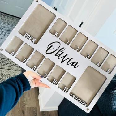 Imagem de Porta-retrato escolar pré-escolar para 12 anos escolares k-12, moldura de formatura personalizada para pendurar na parede, presente de formatura k-12, nome personalizado para moldura de madeira