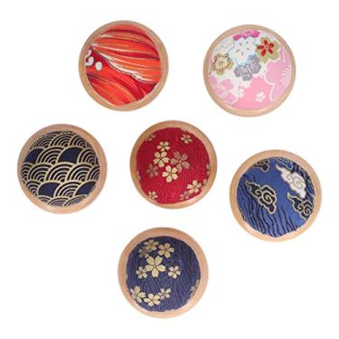 Imagem de Almofada de Pino de 6pcs, Suporte Agulha Com Padrões Bonitos e Belas Cores, Base Madeira Pinheiro Durável para Uso Doméstico, Armazenamento Seguro Agulha, Decoração Elegante, Presente Perfeito