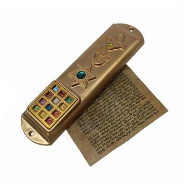 Imagem de Mezuzá Dourada com Estrela de Davi e Pergaminho das 12 Tribos de Israe