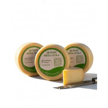 Imagem de Kit 3 Peças Queijo Meia Cura Artesanal Mineiro 1,5kg - O Legítimo para Pão de Queijo e Café da Manhã - Laticínio Muquém
