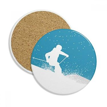 Imagem de Esqui esportivo com esquis, mastro de esqui, copo, copo, protetor de mesa, pedra absorvente