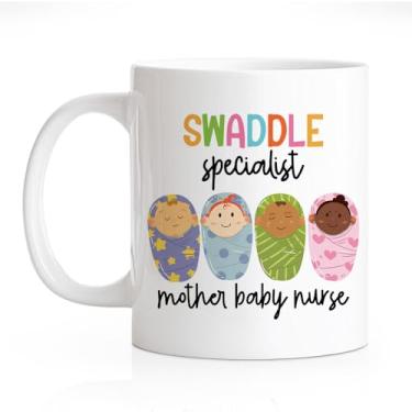 Imagem de RZHV Swaddle Specialist Mãe Bebê Enfermeira 325 ml Caneca Novidade, Caneca de Café Engraçada Bebê para Enfermeira Especialista em Enfaixamento L&D, Presentes para Obstetrícia Pediátrica, Presentes de