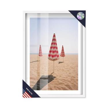Imagem de Umbrella Array Shadowbox Impressão de arte costeira por Notoriart, moldura branca, 40,6 x 61 cm