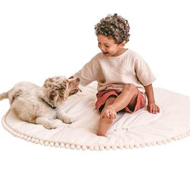Imagem de MINICAMP Tapete infantil redondo de 114 cm – Tapete de algodão acolchoado macio, tapete certificado Oeko-TEX para sala de jogos, tenda ou recanto de leitura – decoração de pompom (acabamento pompom
