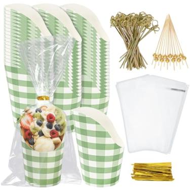 Imagem de FYSUIMU 50 peças de copos de charcutaria verde sálvia com 200 palitos 50 sacos e laços 400 ml copo de aperitivo descartável xadrez verde porta-batatas fritas para casamento, aniversário, chá de bebê