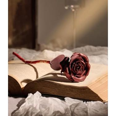 Imagem de Kumi Living Rosa de couro genuíno feito à mão com haste, vermelho, caixa de presente, flor artesanal realista para o terceiro aniversário de casamento, dia das mães (vermelho escuro)