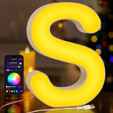 Imagem de MeRGBWLife Luz LED do alfabeto S – Letreiro de controle de aplicativo alimentado por USB para decoração de quarto de meninas de 16 anos ou elegante com efeito de mudança de cor