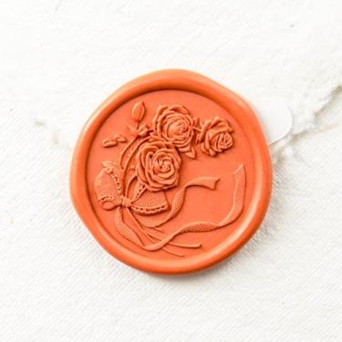 Imagem de Nuvretk 25 adesivos de lacre de cera feitos à mão - Design de nó floral rosa 3D, selos autoadesivos para convites, envelopes e embalagens (laranja terracota)