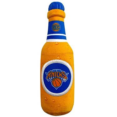 Imagem de Garrafa de cerveja NBA New York Knicks brinquedo de pelúcia para cães e gatos – Mais fofo brinquedo de pelúcia para cães e gatos com barulho interno e lindo nome do time de basquete
