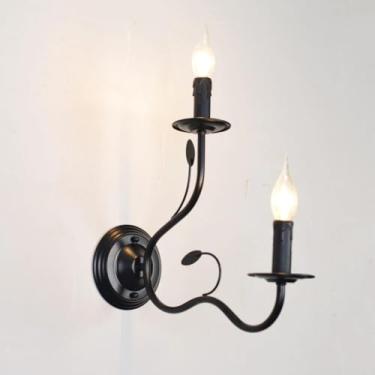 Imagem de Luminária de parede interna com 2 lâmpadas em formato de vela, cúpula de vidro preto e estrutura metálica, ideal para quarto, banheiro e sala de estar.