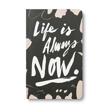 Imagem de Compendium Diário de capa mole – Life is Always Now. – Um diário escrito agora com 128 páginas pautadas, 12,7 cm L x 20,3 cm A