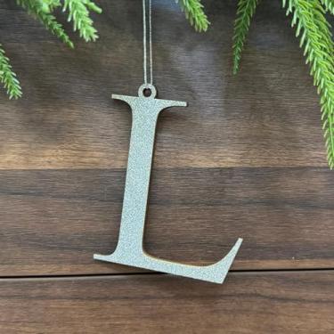 Imagem de Pxniy Enfeite de Natal com monograma de prata, letra inicial de madeira de 12 x 9 cm, decoração de árvore de férias e etiqueta de meia (G)