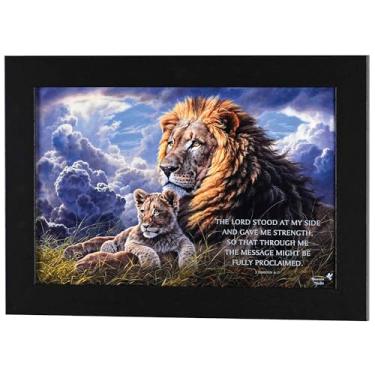 Imagem de Dicksons Arte de parede emoldurada cristã inspiradora 35,5 x 53,3 cm, madeira e vidro, leão e filhote Lord Stood By My Side