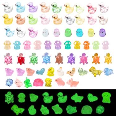 Imagem de BAYMI 100 peças de mini animais de resina que brilham no escuro – patos, tartarugas, cogumelos e pintinhos – Estatuetas luminosas em miniatura para decoração de jardim de fadas, casas de bonecas e
