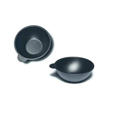 Imagem de Frigideiras de pesagem em escala digital de colher para cozinhar alimentos na cozinha, porções, peso de teste de laboratório