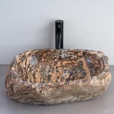 Imagem de MIDUSO Pia de embarcação de pedra irregular 100% feita à mão; pia de pedra real; pia de embarcação exclusiva; acima do balcão; pia de rocha de rio; banheiros rústicos de pias; Irre RiverStone 190