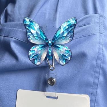 Imagem de Carretel de crachá de acrílico borboleta de cristal azul - Suporte de identificação plano brilhante para profissionais de saúde | Clipe retrátil para enfermeiros, funcionários de escritório | Presente
