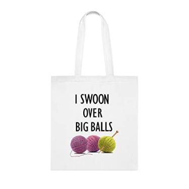 Imagem de SpreadPassion Bolsa de tricô I Swoon Over Big Balls, presente de tricô divertido, bolsa de ombro de tricô, sacolas reutilizáveis de tricô, ideia de presente de aniversário e Natal