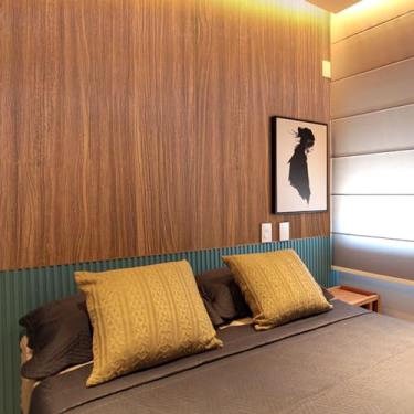 Imagem de Papel de Parede Adesivo Imita Madeira 10 Metros - Realista Autocolante Texturizado para Sala, Quarto, Cozinha e Banheiro (Madeira Freijó)